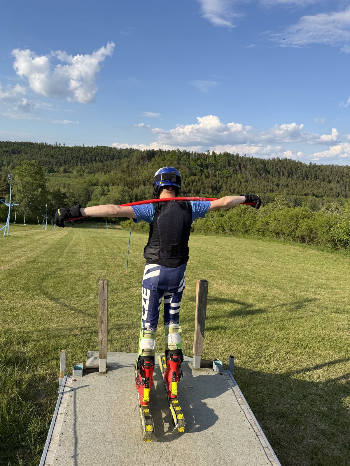 Shoulder pole drill on the start ramp, view from behind